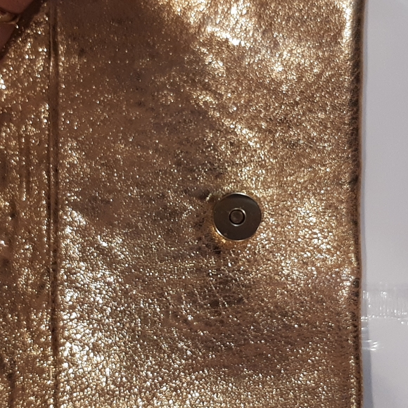 J.J Winters Women's Gold Metallic Leather Crossbody Handbag Like New - Picture 7 of 12